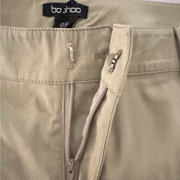 NWT Boohoo Plus Ruched Detail Cargo Pants in Washed Khaki Size 16 - Picture 9 of 12